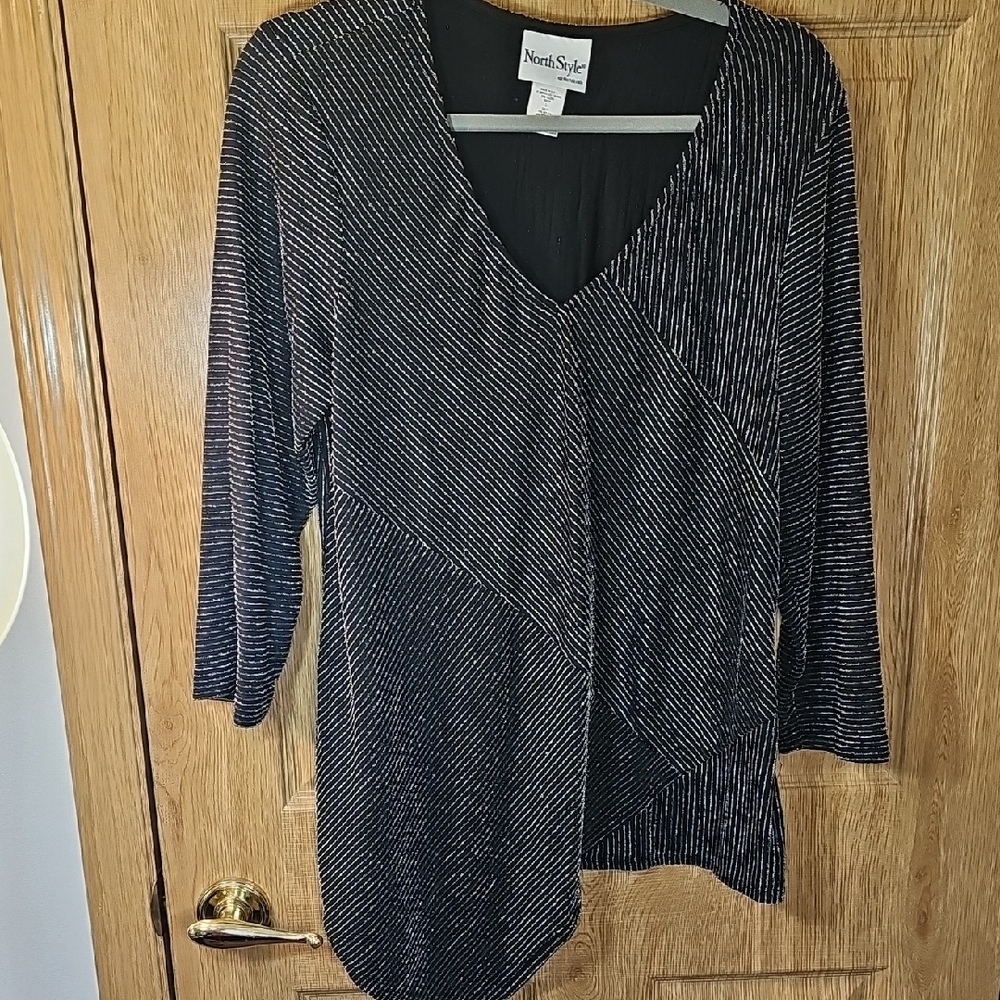 NorthStyle Classic Black Blouse